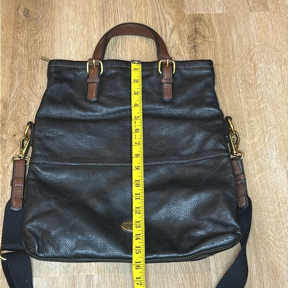 Fossil vintage black leather explorer shoulder bag with fold over top - Picture 2 of 10